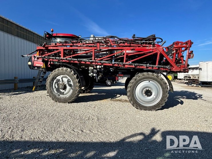 2015-case-ih-patriot-4440-image-16