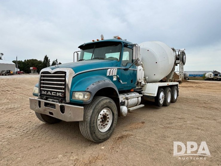 mack-granite-gu713-image-1