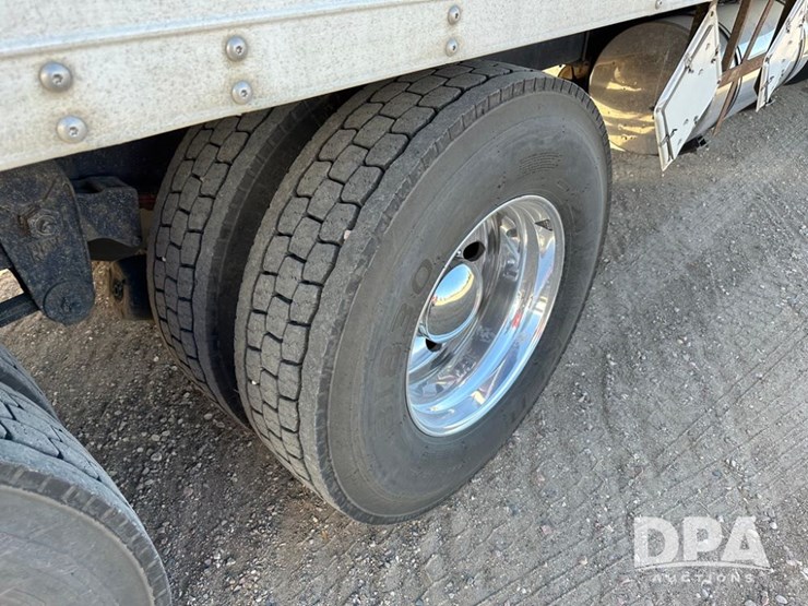 2014-kenworth-t370-image-22