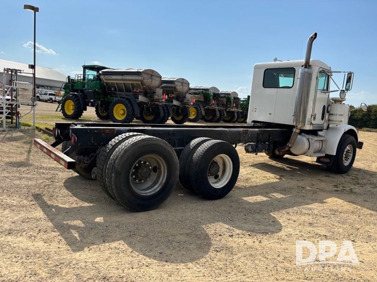 2001-peterbilt-357-image-12