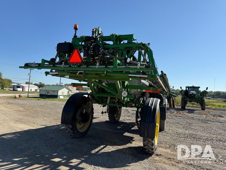 2021-john-deere-r4044-image-17