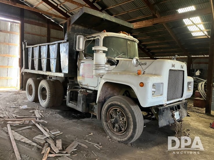 1977-mack-r600-image-5