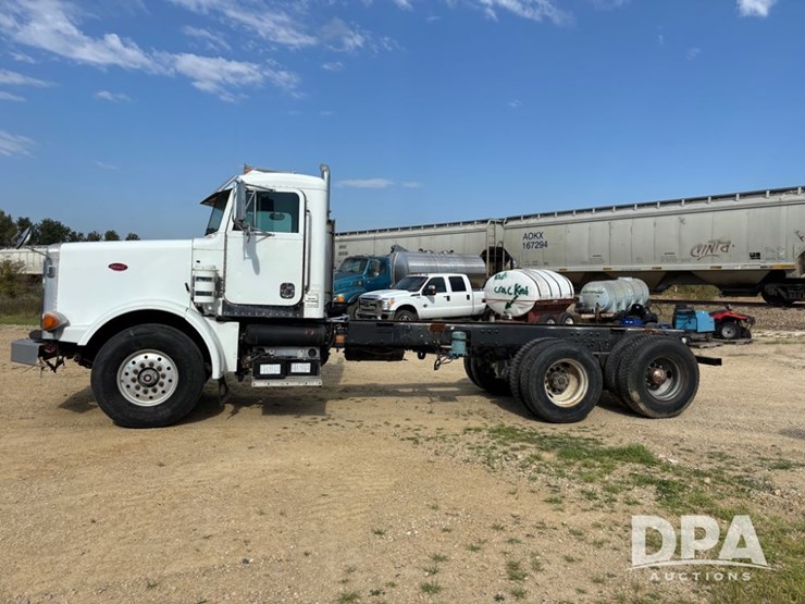 2001-peterbilt-357-image-19