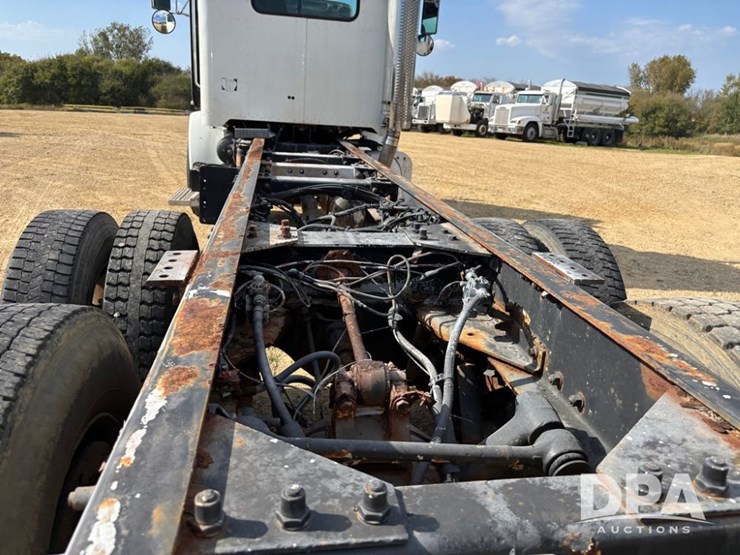 2001-peterbilt-357-image-53