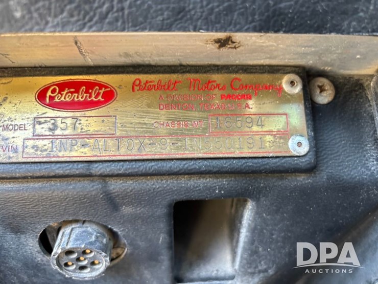 2001-peterbilt-357-image-74