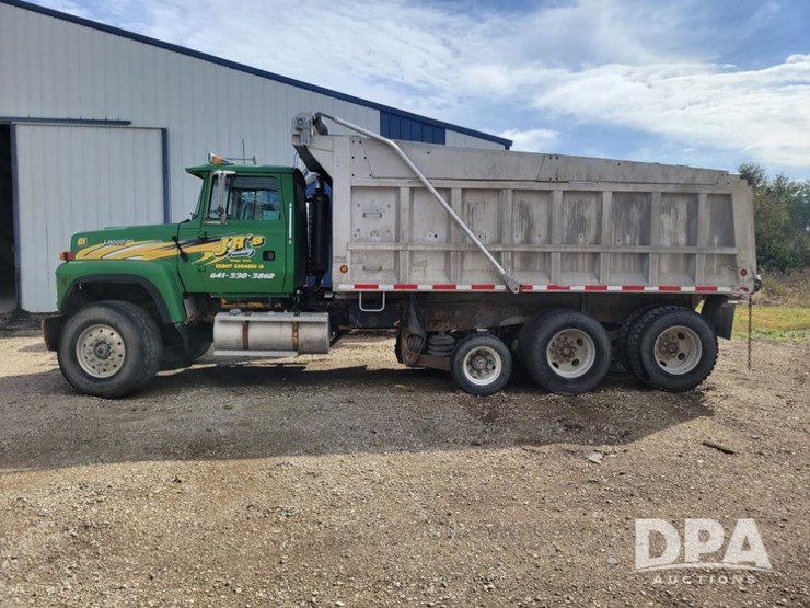 1995-ford-lt9000-image-1