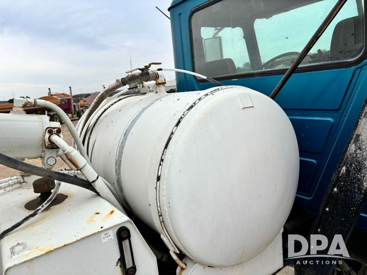 mack-granite-gu713-image-87