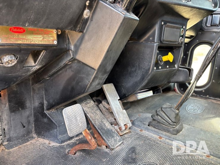 2001-peterbilt-357-image-72