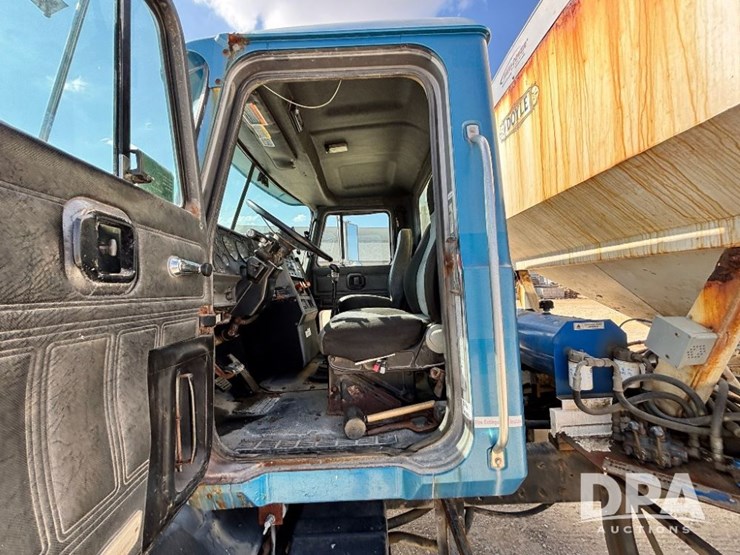 2000-mack-ch613-image-54