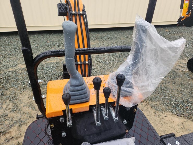 #6457-•-unused-future-ft13-mini-excavator-image-18