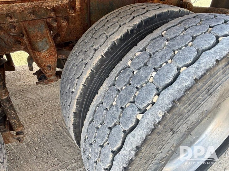 2000-mack-ch613-image-13