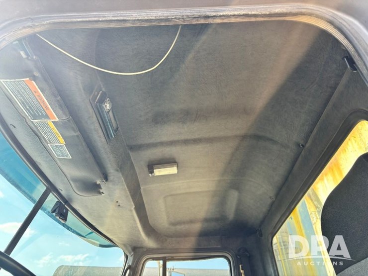 2000-mack-ch613-image-58