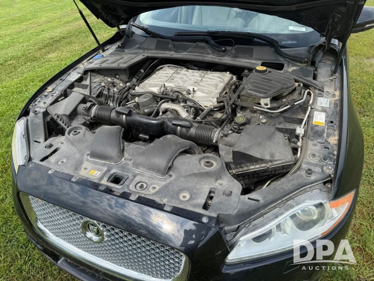 2012-jaguar-xj-sedan-(lld1443)-image-8