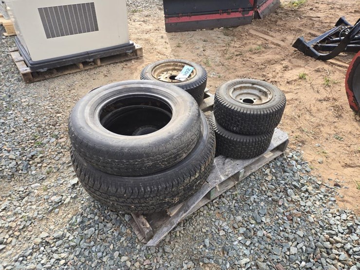 #6902-•-miscellaneous-tires-and-rims-image-3