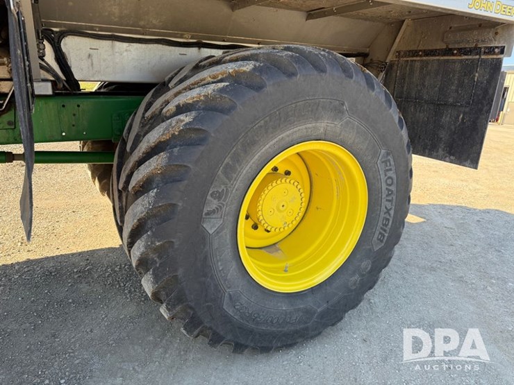 2023-john-deere-800r-image-49