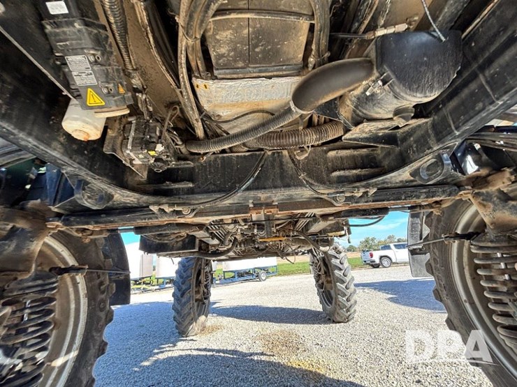 2015-case-ih-patriot-4440-image-24