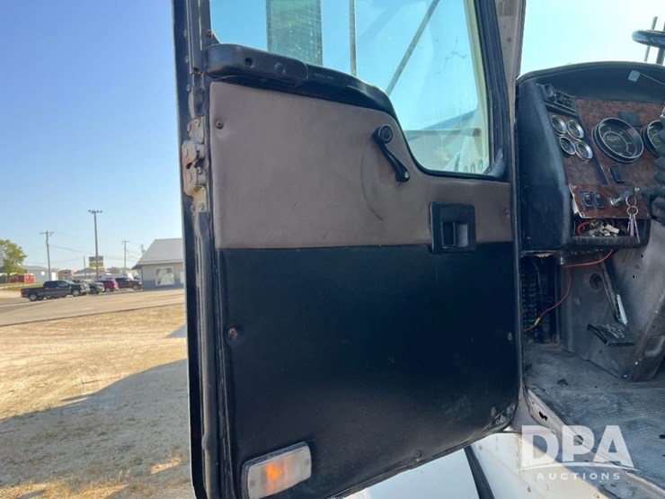 2002-kenworth-t800-image-44