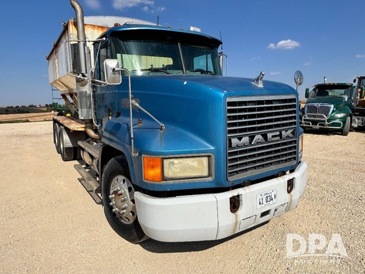2000-mack-ch613-image-1