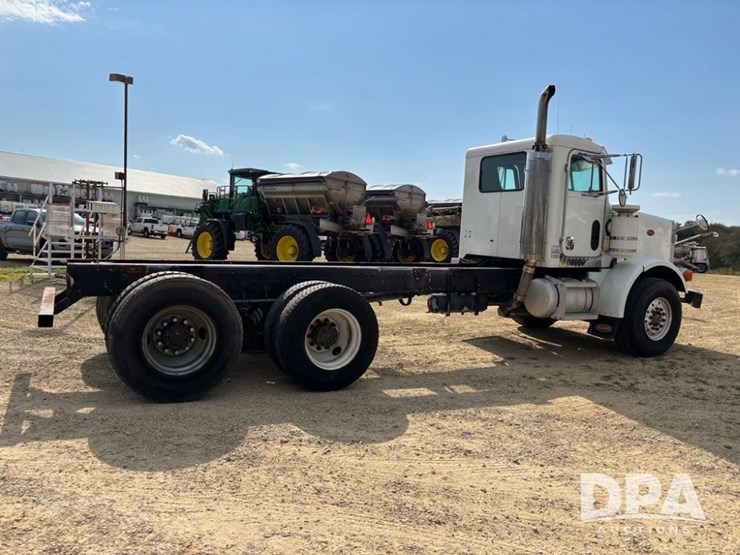 2001-peterbilt-357-image-11