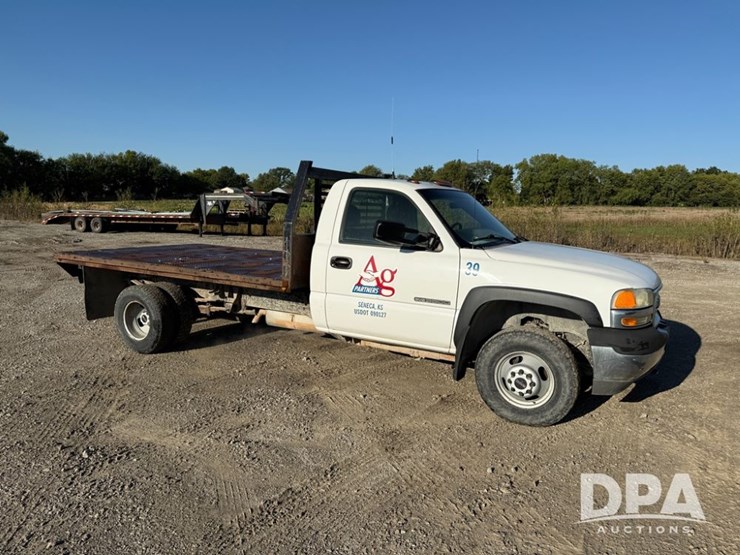 2002-gmc-3500-image-4