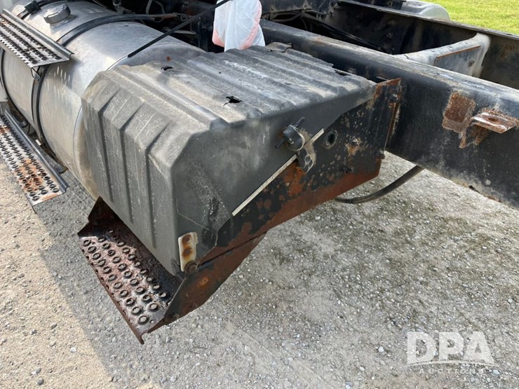 2001-ihc-9100-truck-(jn2647,-unit-32347)-image-48