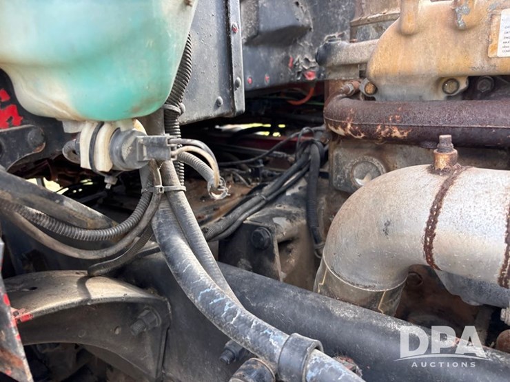 2001-peterbilt-357-image-31