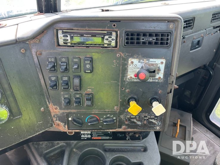 2001-ihc-9100-truck-(jn2647,-unit-32347)-image-61