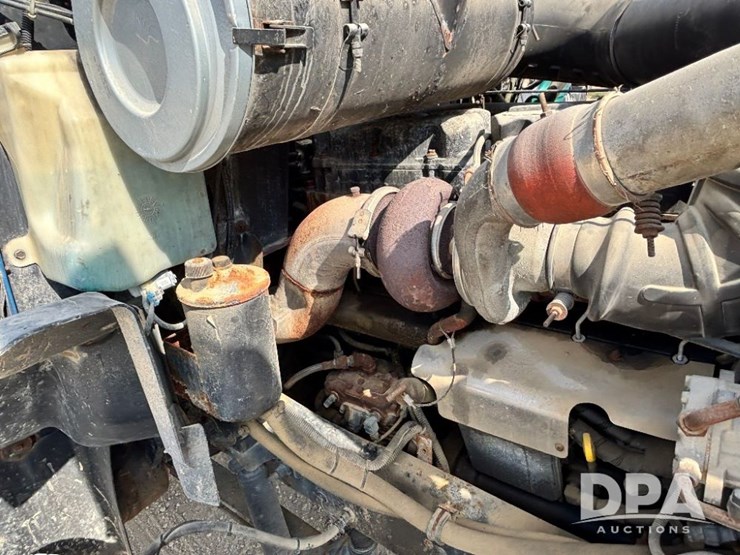 2000-mack-ch613-image-40