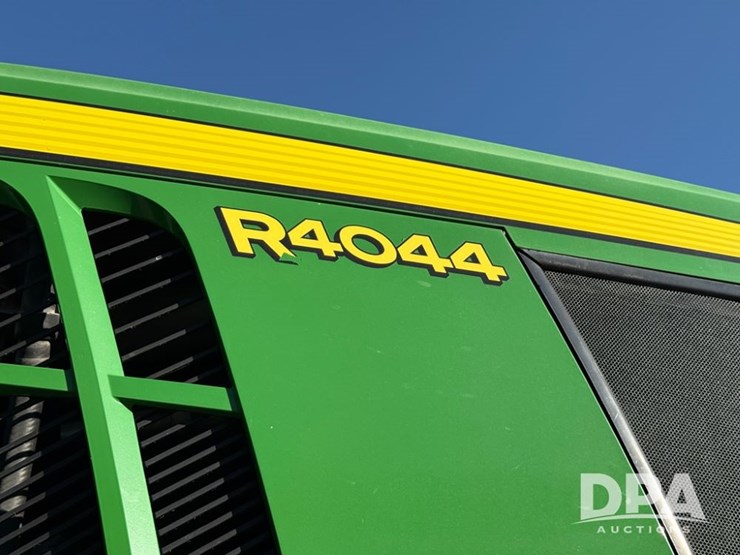 2021-john-deere-r4044-image-102