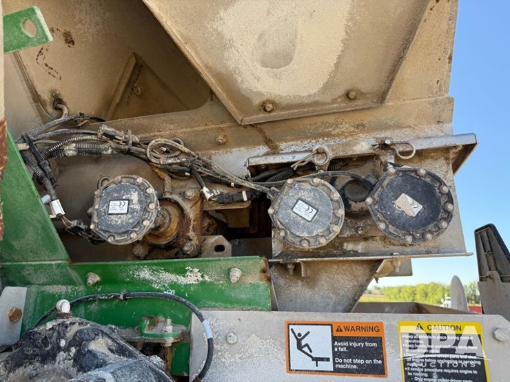 2021-john-deere-f4365-image-65