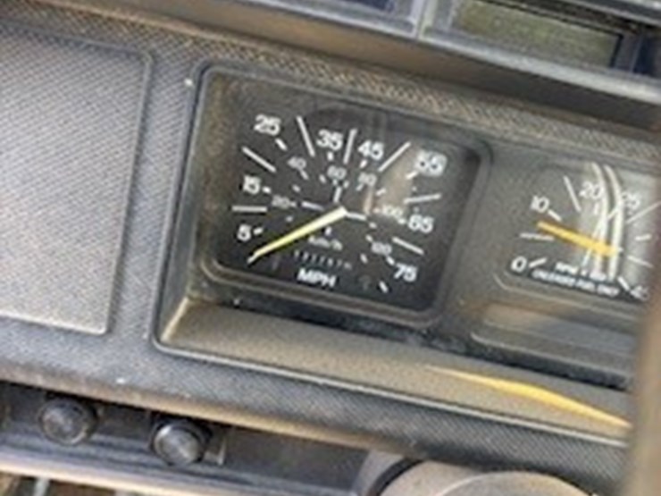 1997-ford-700-image-5