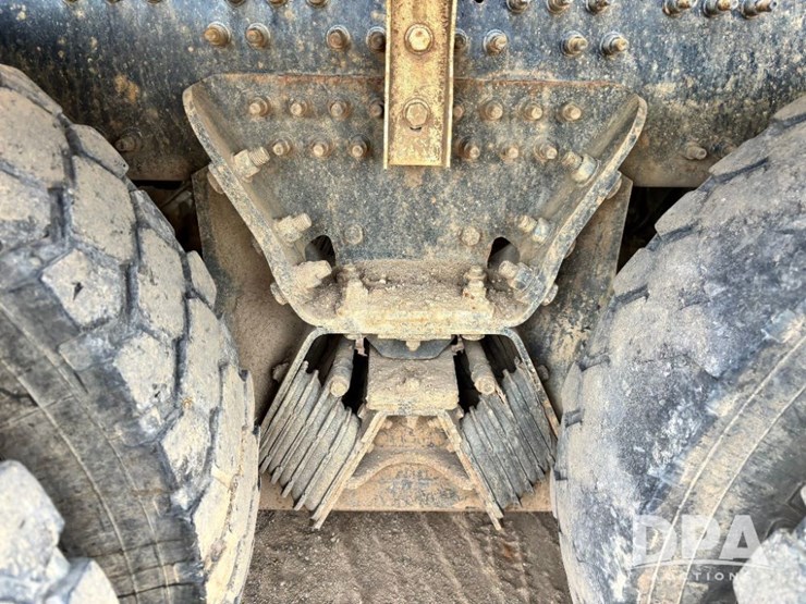 mack-granite-gu713-image-81