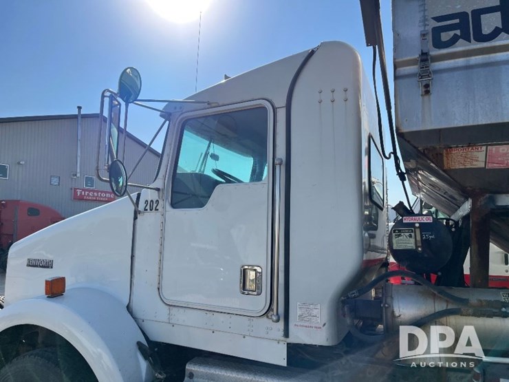 2002-kenworth-t800-image-43