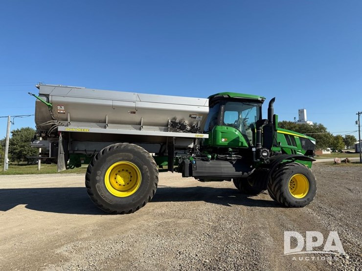2023-john-deere-800r-image-7