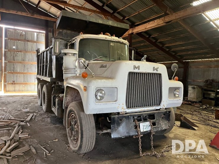 1977-mack-r600-image-4
