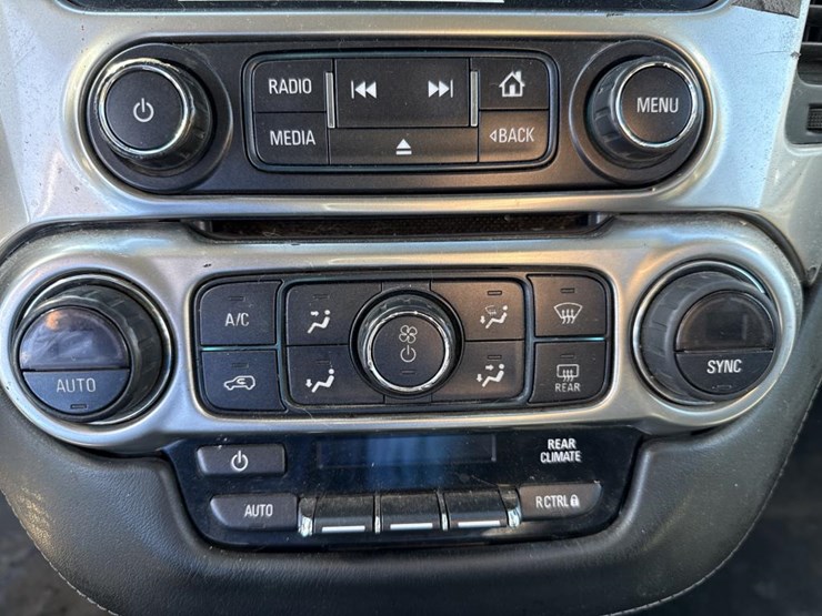 2015-chevrolet-tahoe-image-40