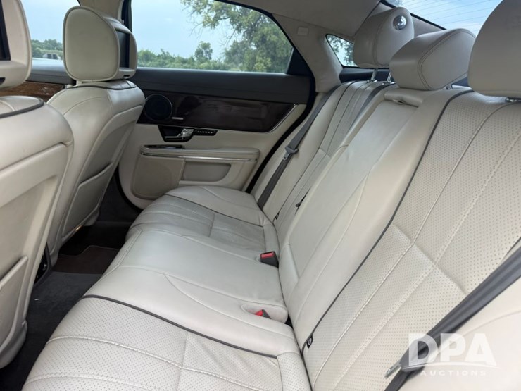 2012-jaguar-xj-sedan-(lld1443)-image-16
