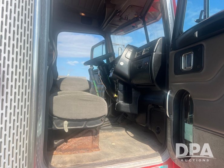 peterbilt-379-image-11