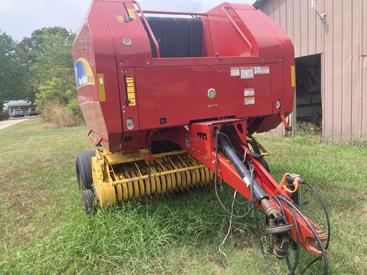 new-holland-br7060-image-1