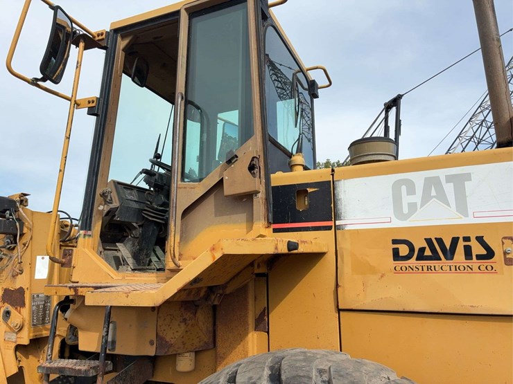 caterpillar-938f-image-14