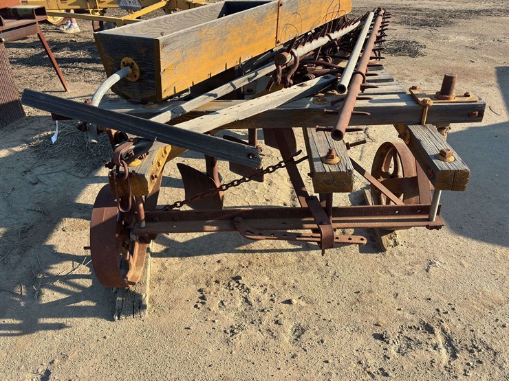 stockton-5-bottom-wooden-frame-plow-image-10