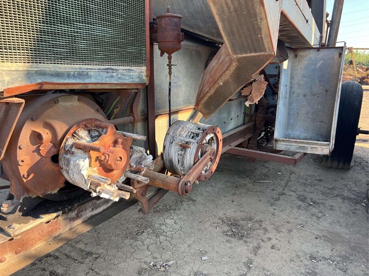 john-deere-pull-type-combine-image-4