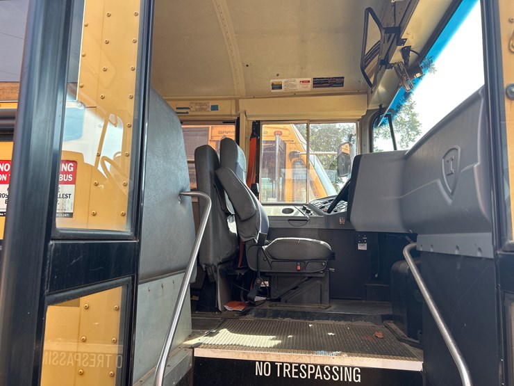 #408-•-2014-ic-corporation-pb105-bus-1401-image-13