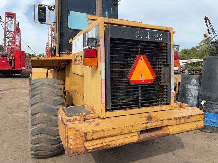 caterpillar-938f-image-16