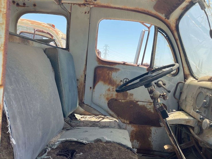 white-3000-truck-image-23