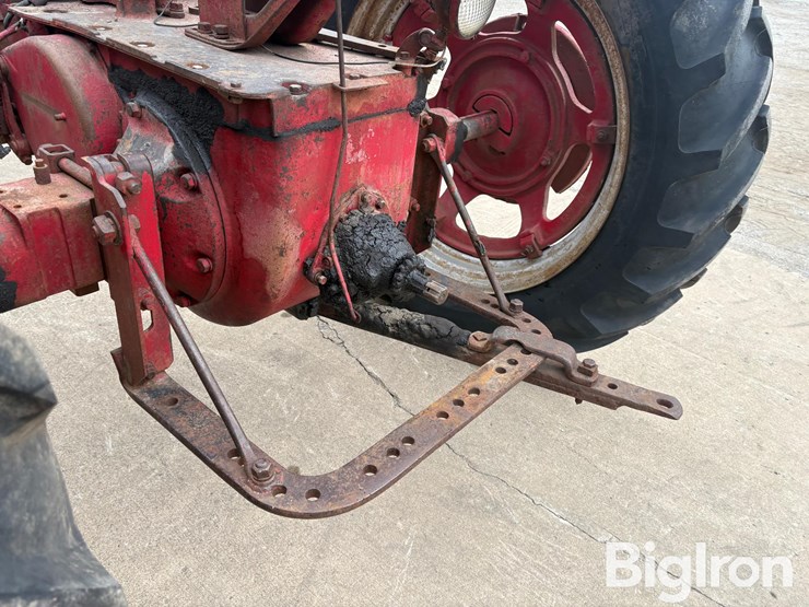 1947-ih-farmall-m-2wd-tractor-image-11