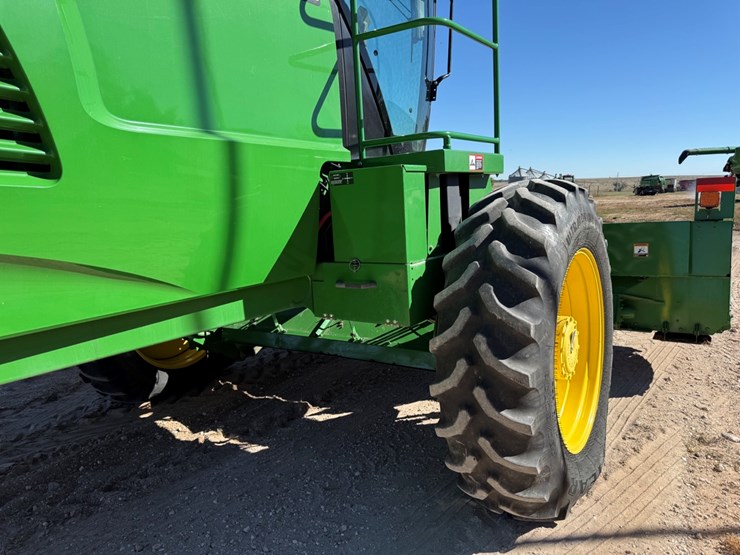 2019-john-deere-w235-image-52