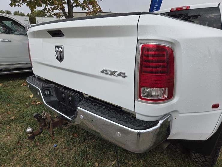 2017-dodge-ram-3500-image-26