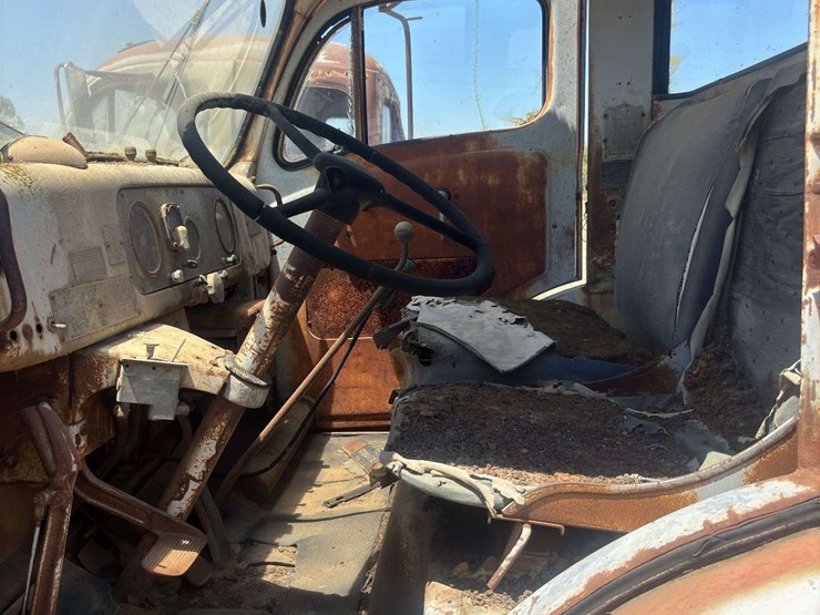 white-3000-truck-image-38