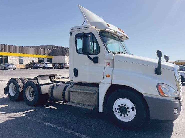2019-freightliner-cascadia-125-image-1